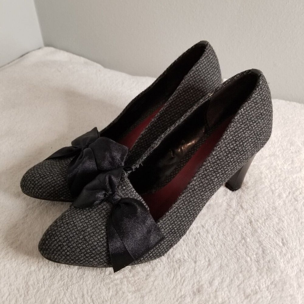 Anne Marino Heels with Bow Detail Size 7.5 Pumps